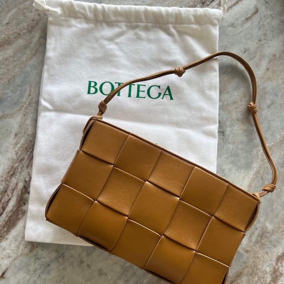BOTTEGA VENETA Cassette Pouch Bag on Strap - Camel - NWT NEW - Picture 4 of 13